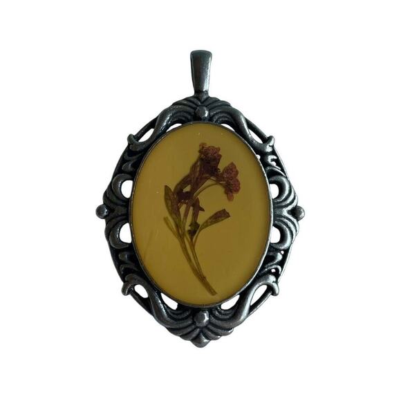 Large oval antique silver pendant with acrylic pressed flower - Picture 4 of 7